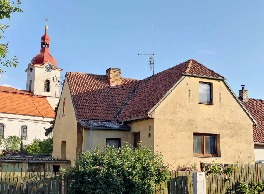Prodej rodinného domu k rekonstrukci - Chyňava (Berounsko)